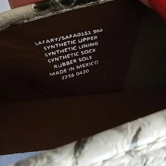 Steve Madden Gold and Cream Sneakers with Slip-On Design - Picture 6 of 9